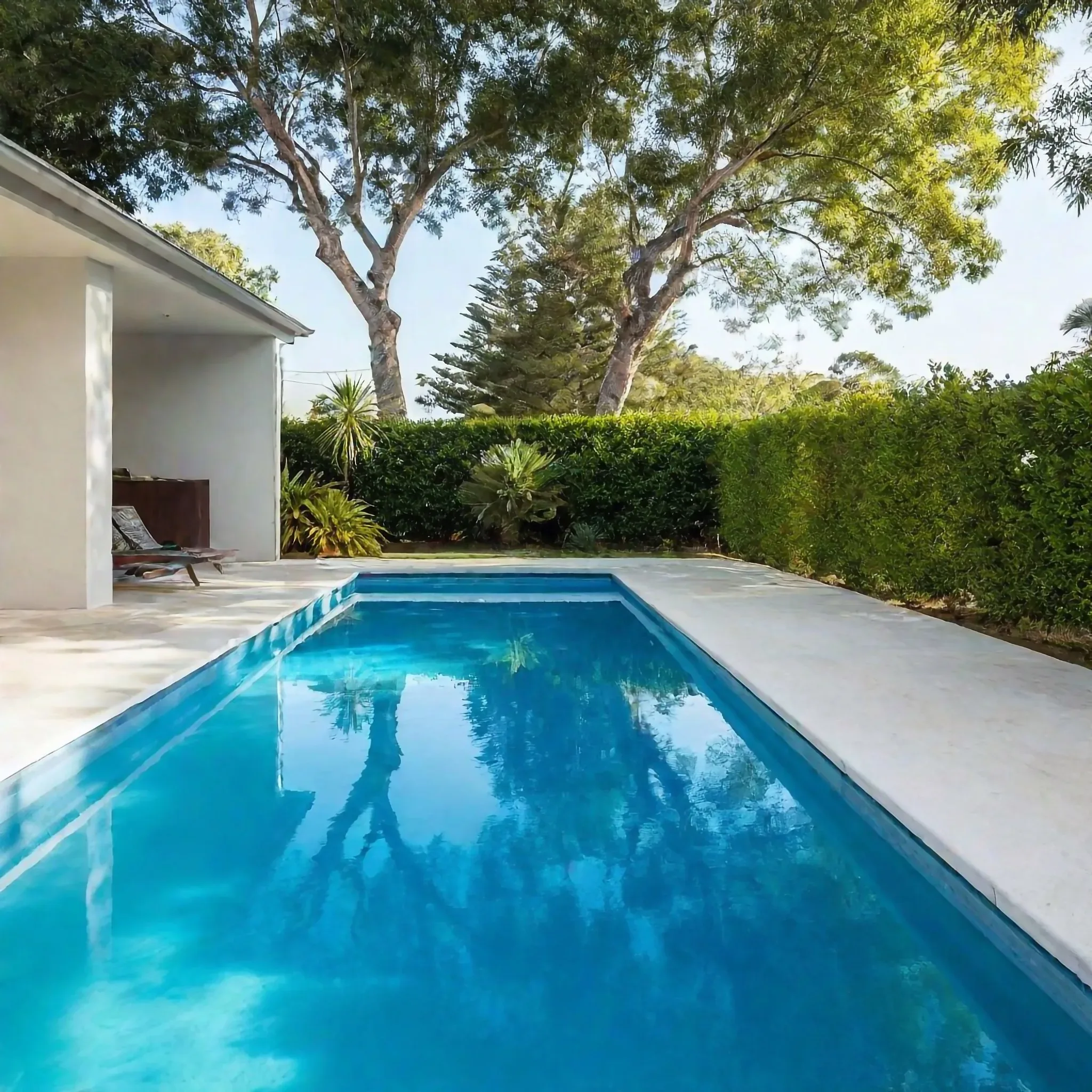 Concrete pool surround with integrated drainage